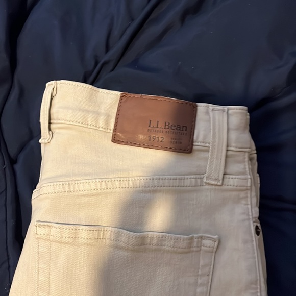 Better than new LL bean Jeans - Picture 2 of 3